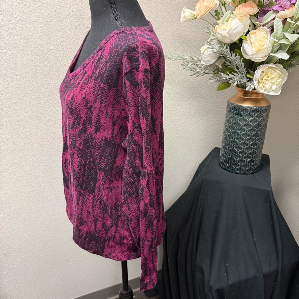Croft & Barrow Magenta Abstract Print V-Neck Long Sleeve Tee XL - Picture 2 of 8